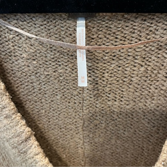 Free People Brooksize Sweater in Desert Camel Size Medium - Picture 8 of 9